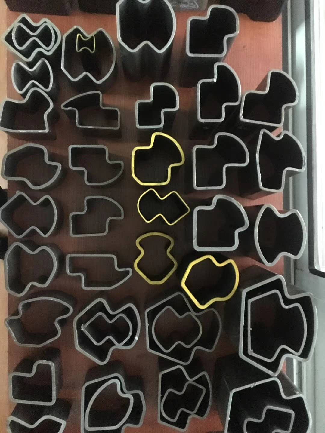 異形精密管